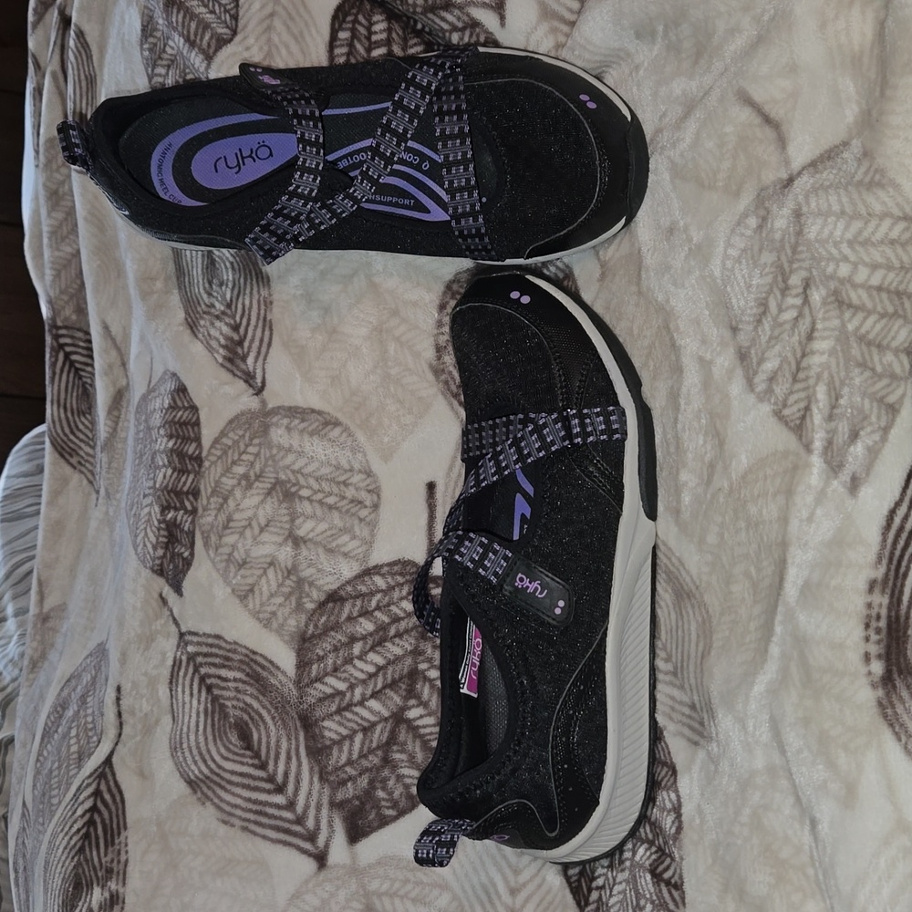 Ryka Shoes Size 9 Black and Purple
